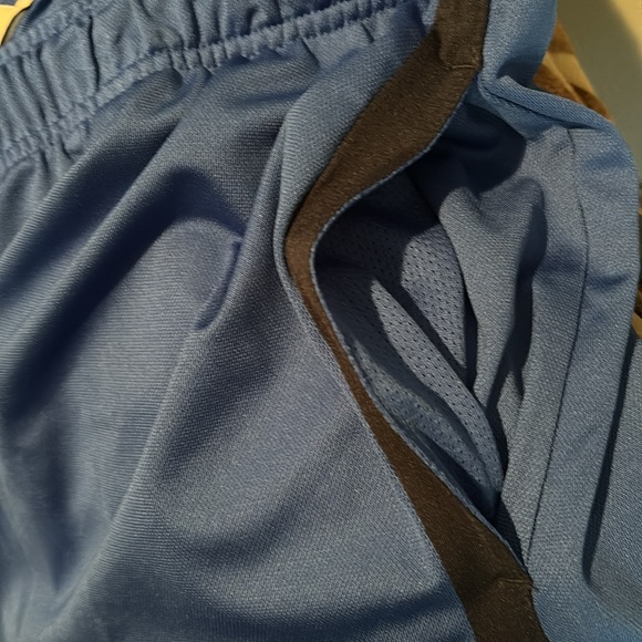 Nike dri-fit 4XL blue shorts with black trim and pockets NWT - Picture 6 of 6